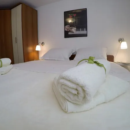 Pizzybondo Lägenhet *