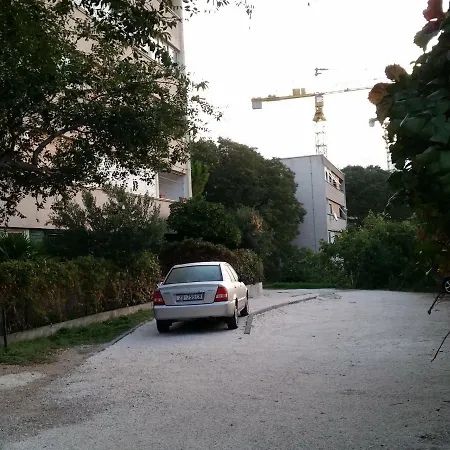 Pizzybondo Lägenhet *